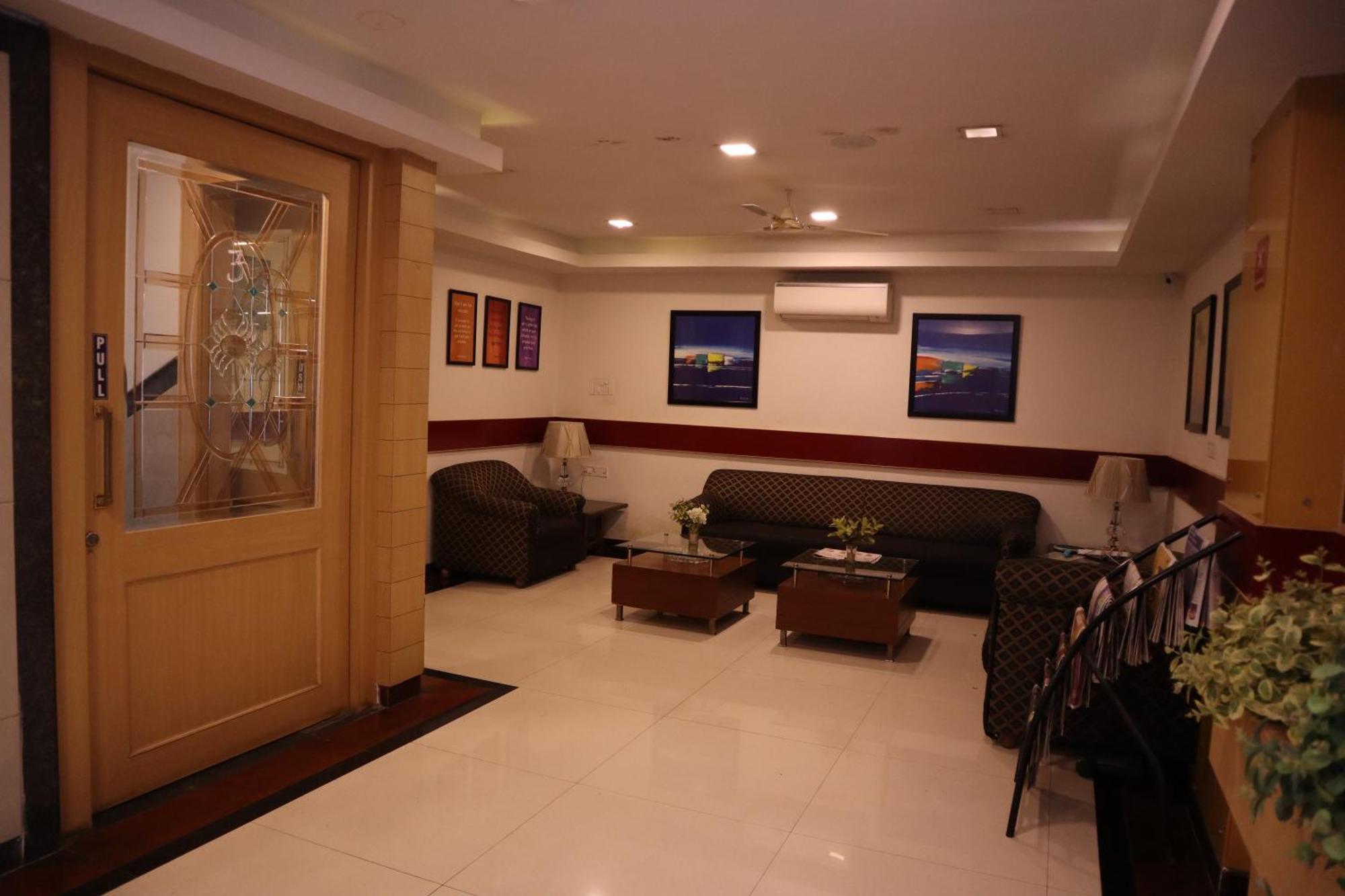 Sri Sai Ram Suites Bangalore Esterno foto