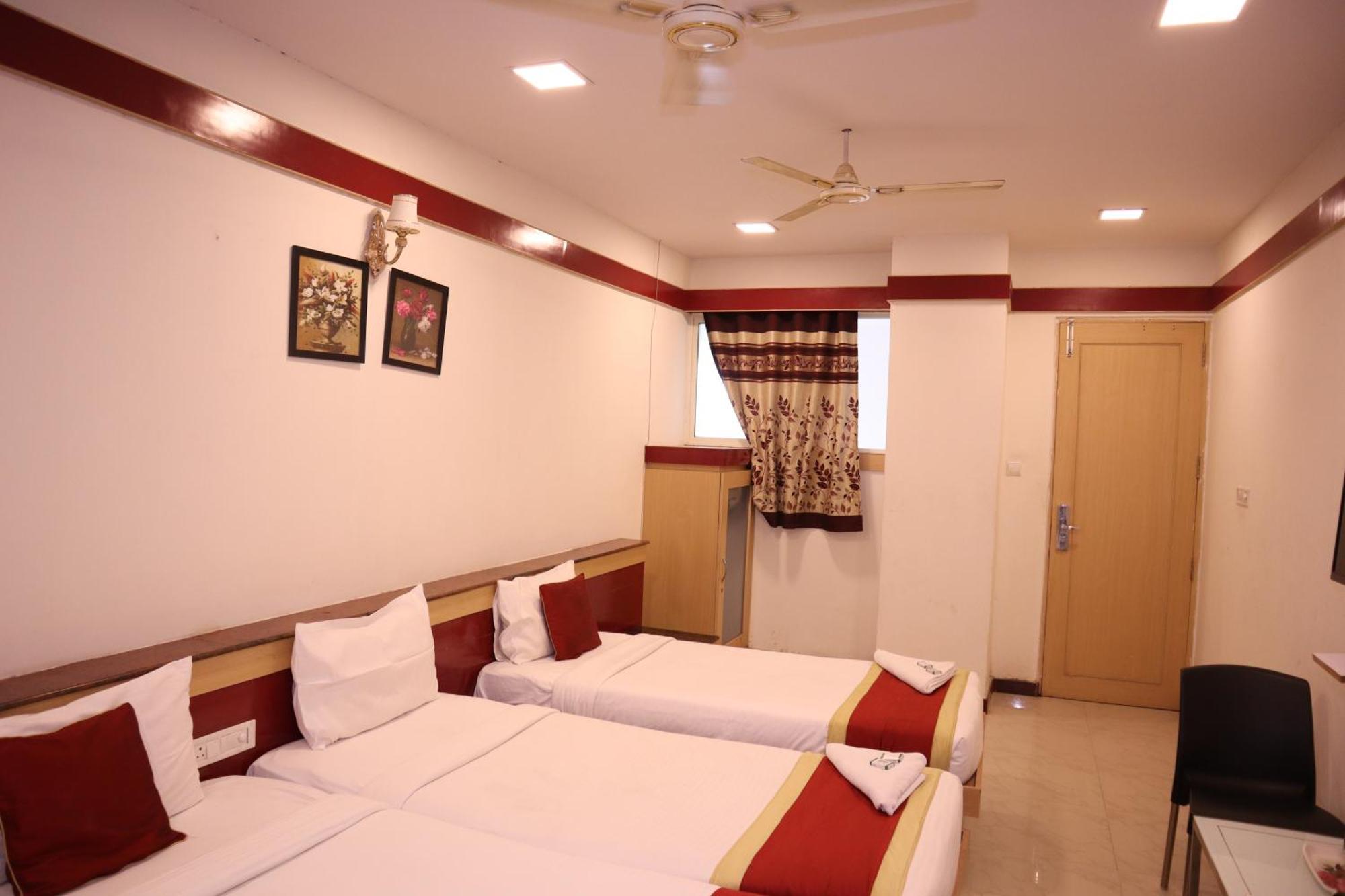 Sri Sai Ram Suites Bangalore Esterno foto