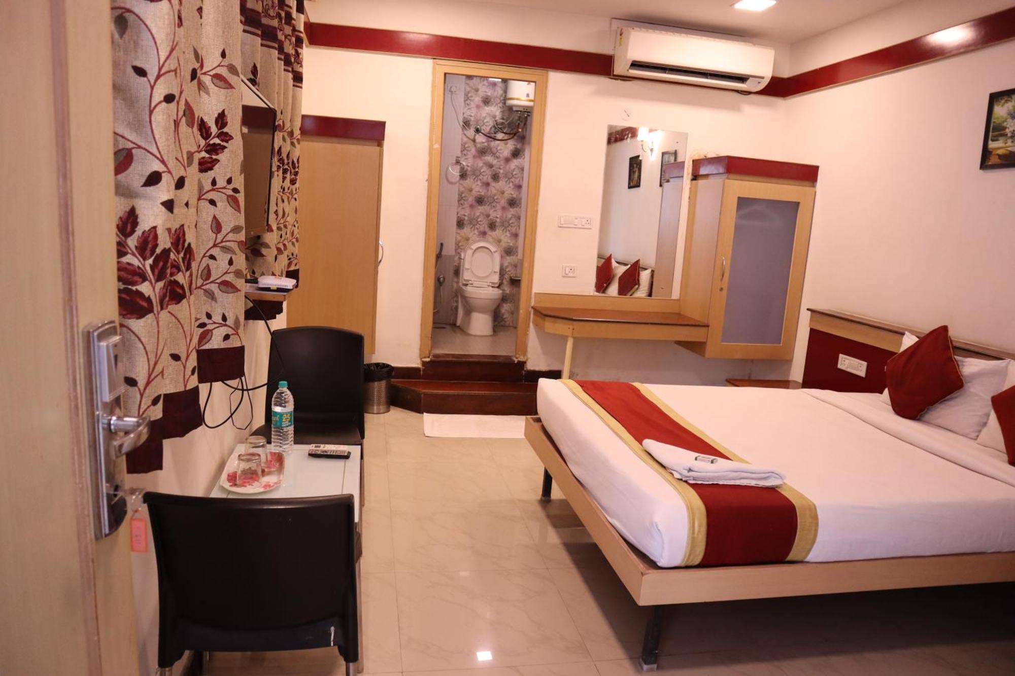 Sri Sai Ram Suites Bangalore Esterno foto