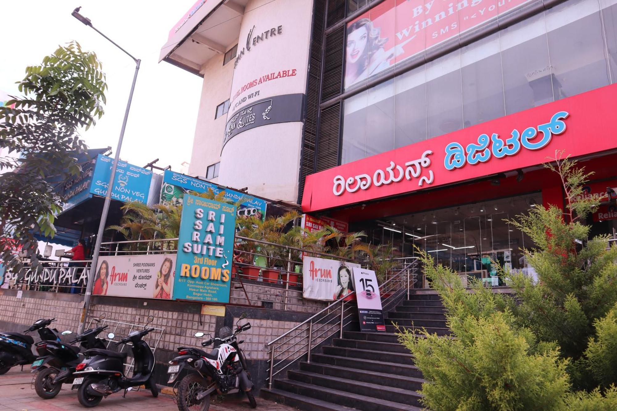 Sri Sai Ram Suites Bangalore Esterno foto