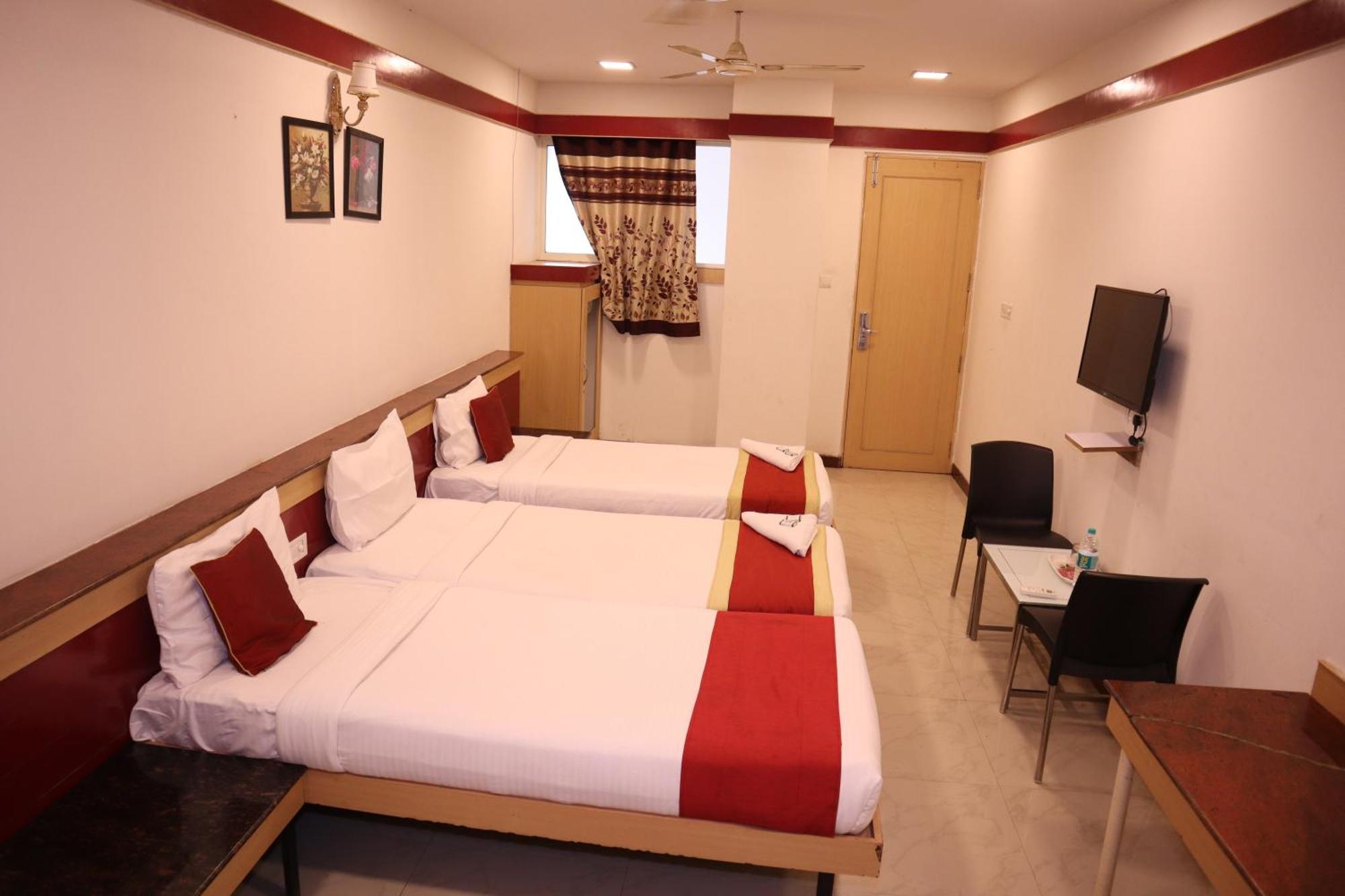Sri Sai Ram Suites Bangalore Esterno foto