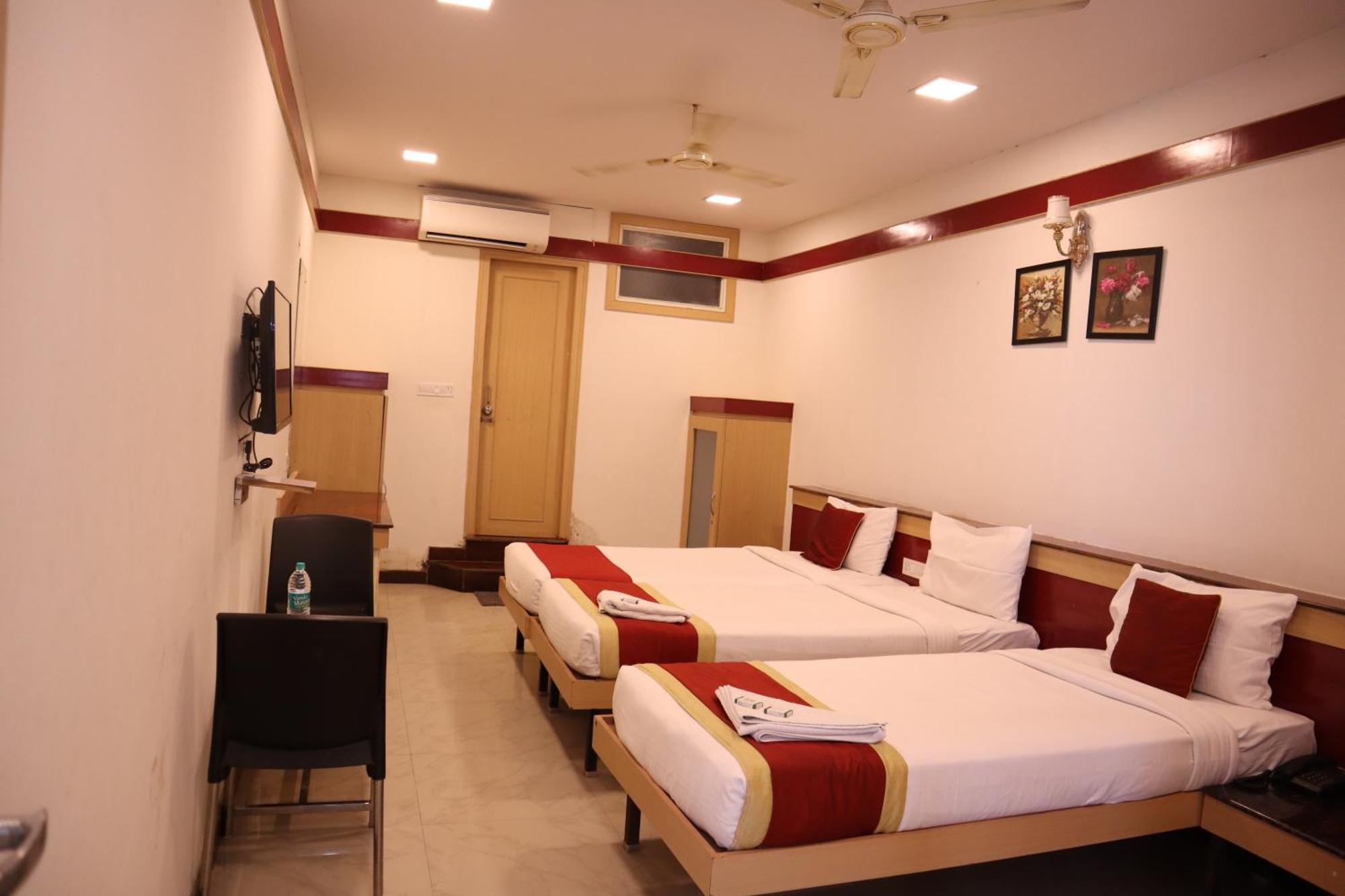 Sri Sai Ram Suites Bangalore Esterno foto