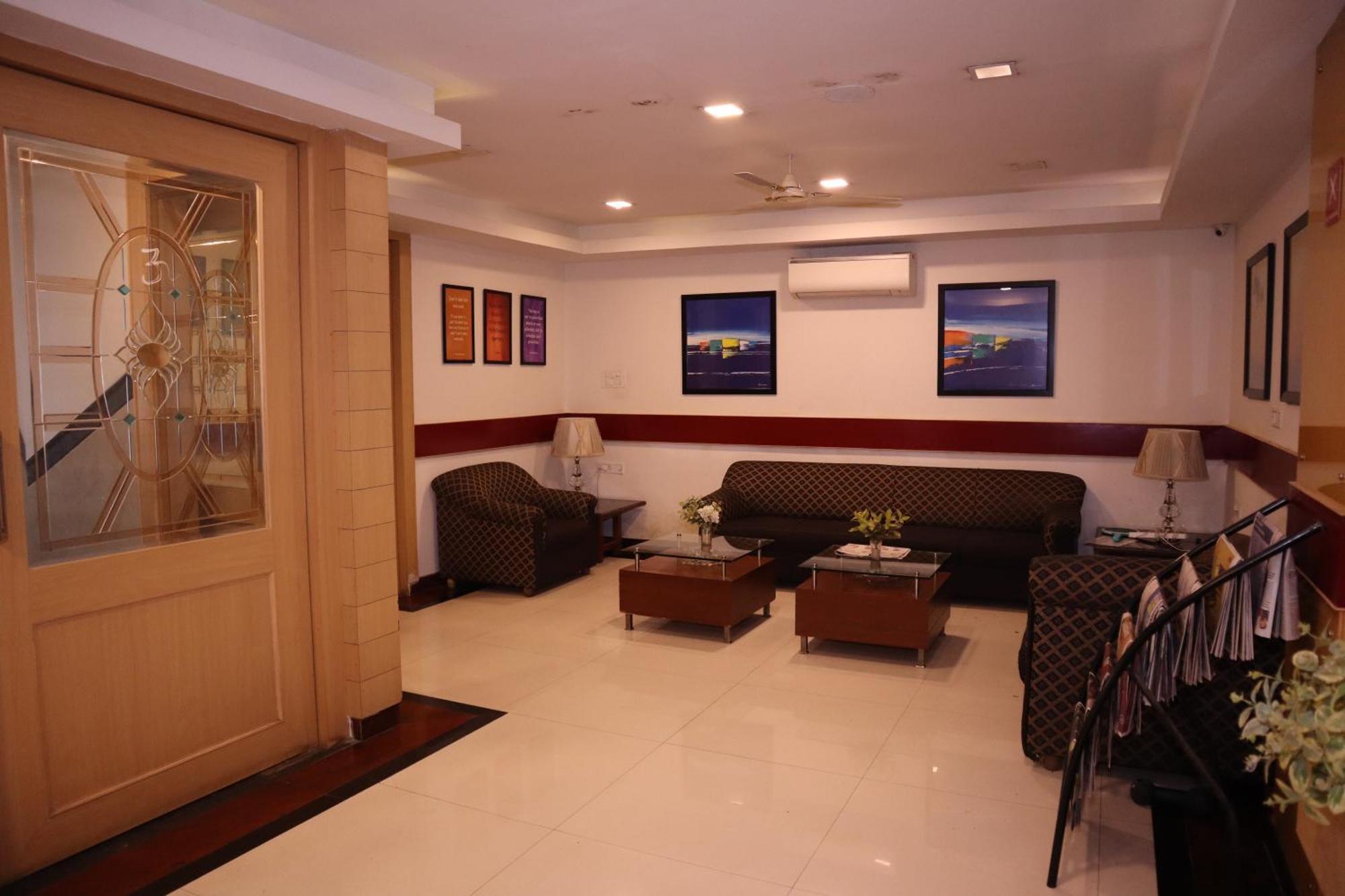 Sri Sai Ram Suites Bangalore Esterno foto