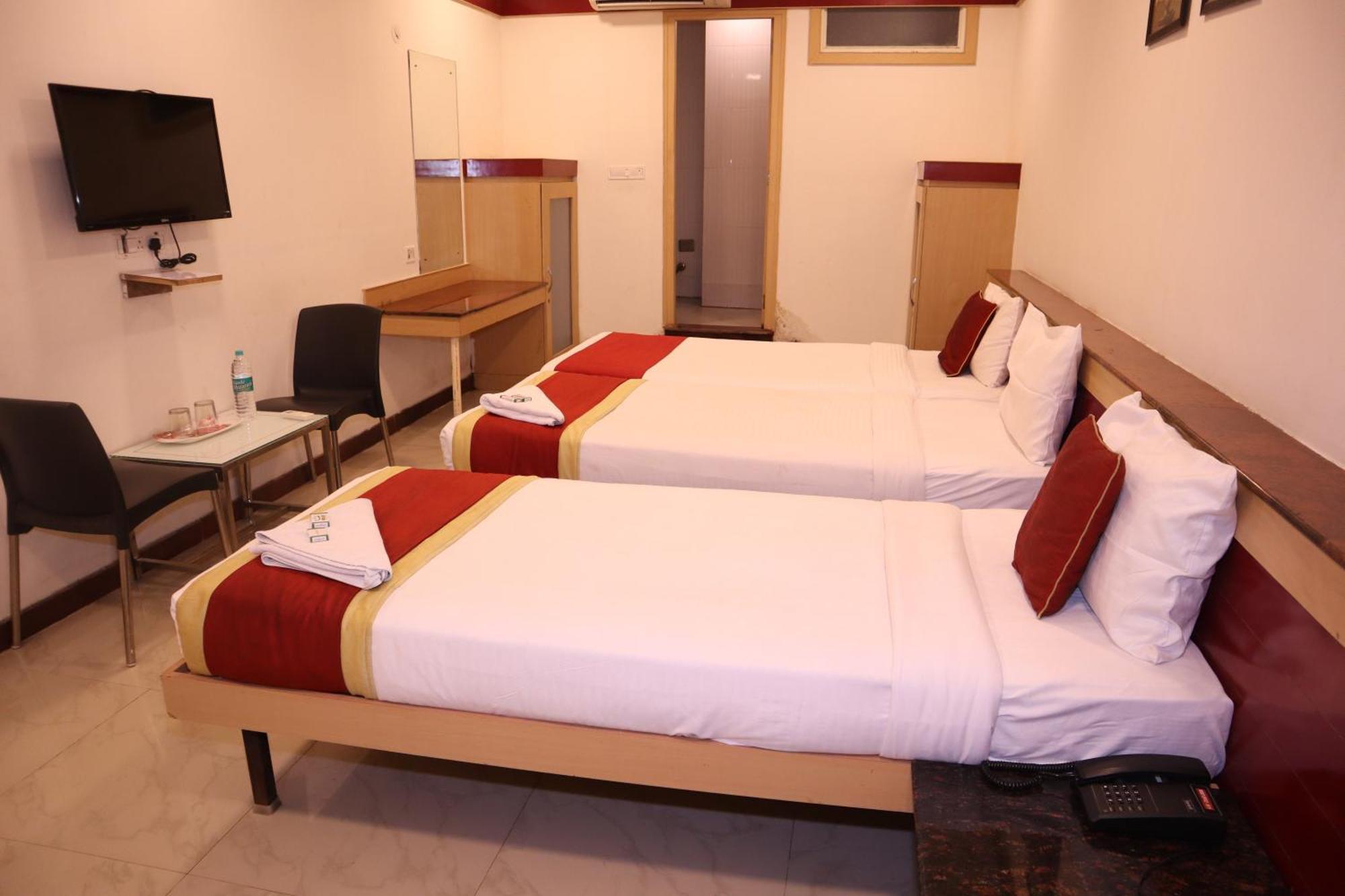 Sri Sai Ram Suites Bangalore Esterno foto