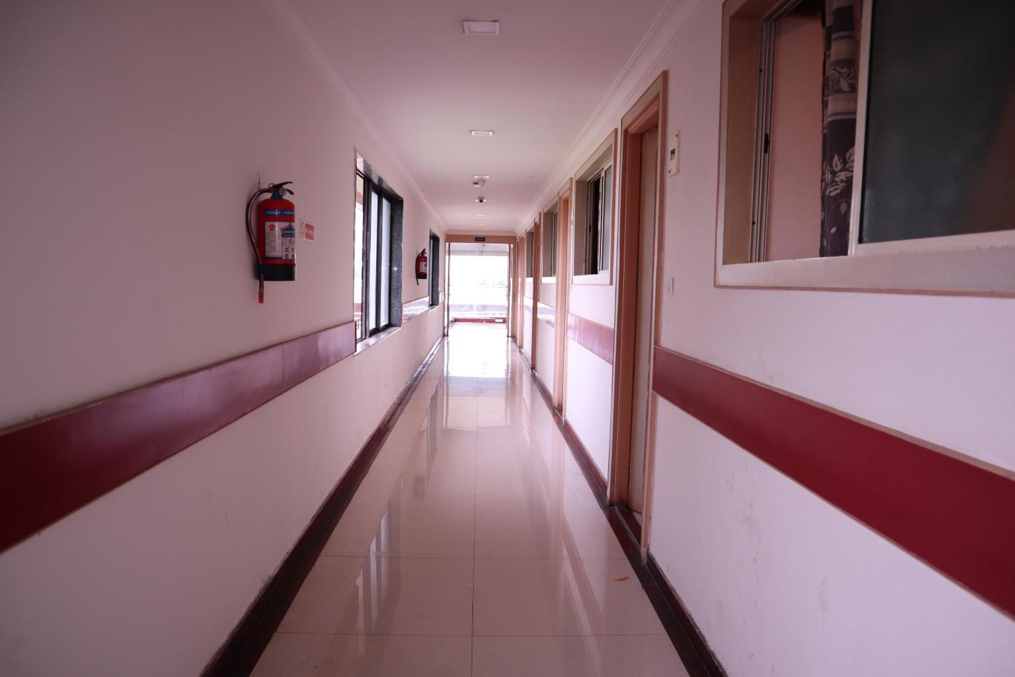 Sri Sai Ram Suites Bangalore Esterno foto