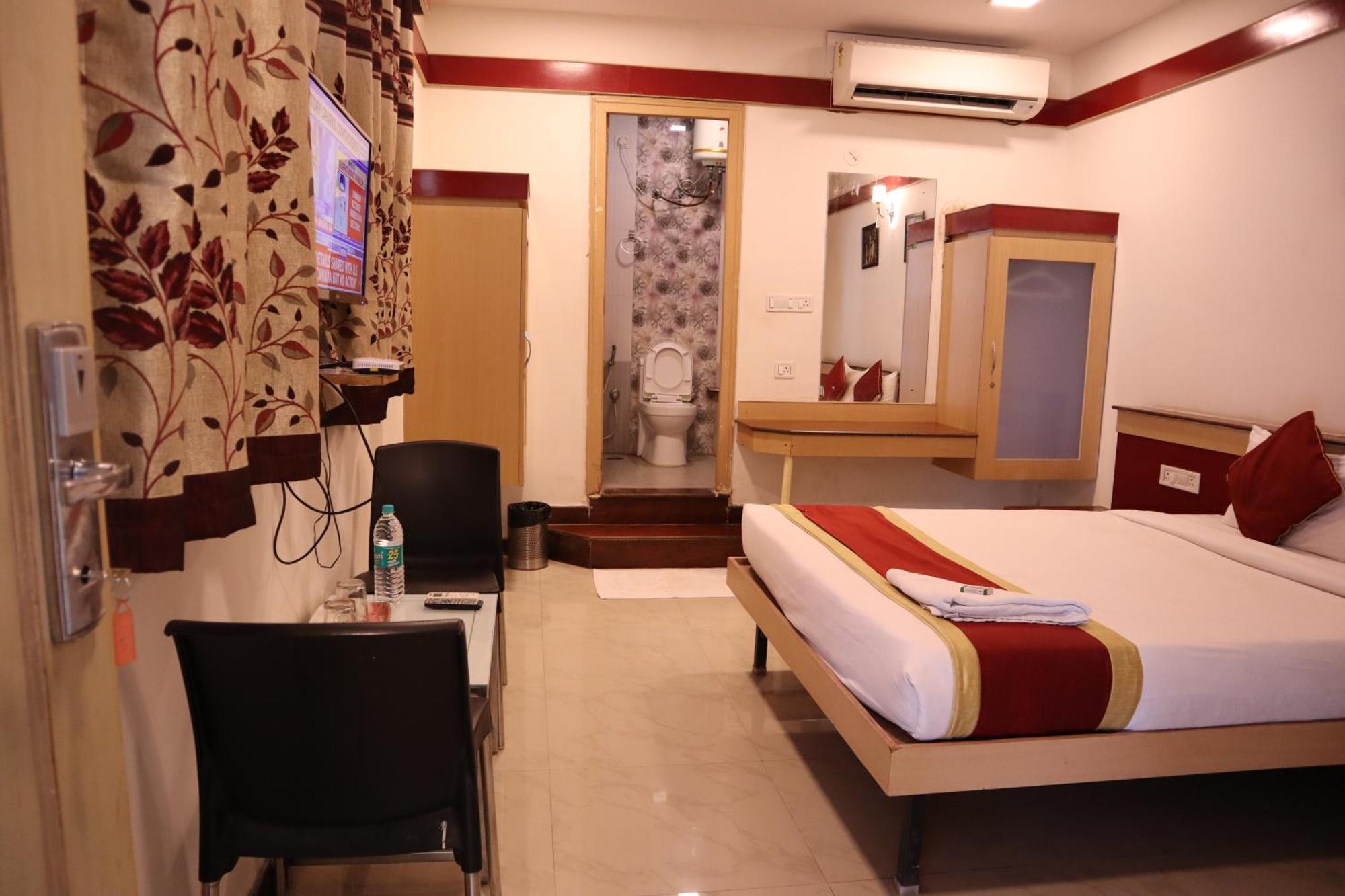 Sri Sai Ram Suites Bangalore Esterno foto