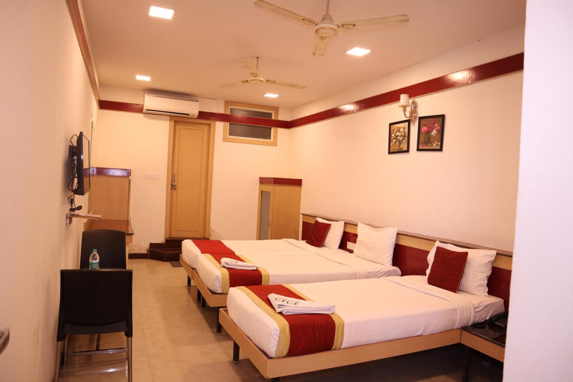 Sri Sai Ram Suites Bangalore Esterno foto