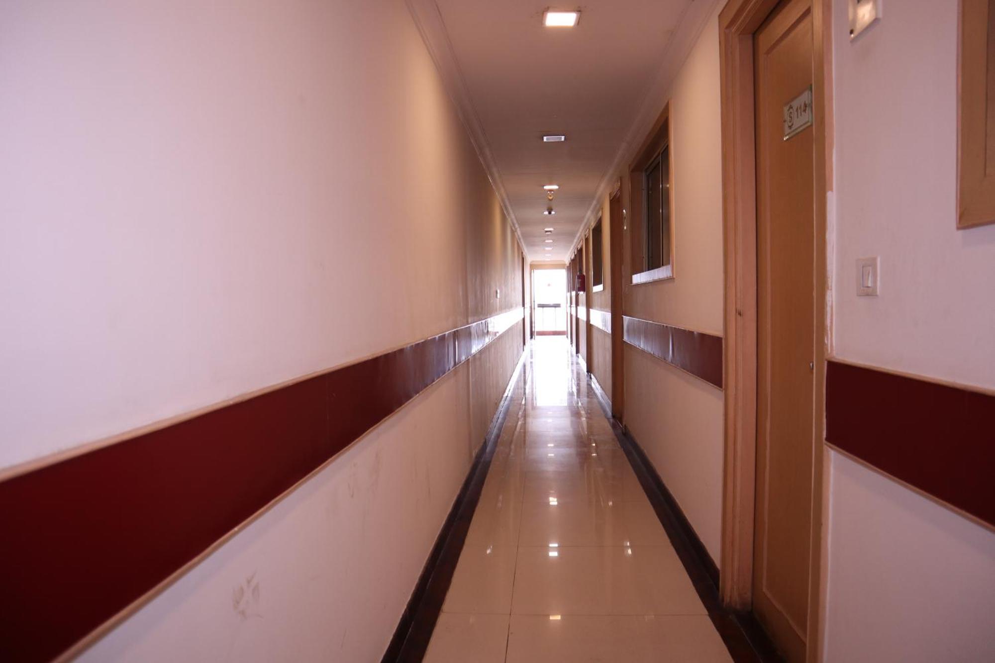 Sri Sai Ram Suites Bangalore Esterno foto