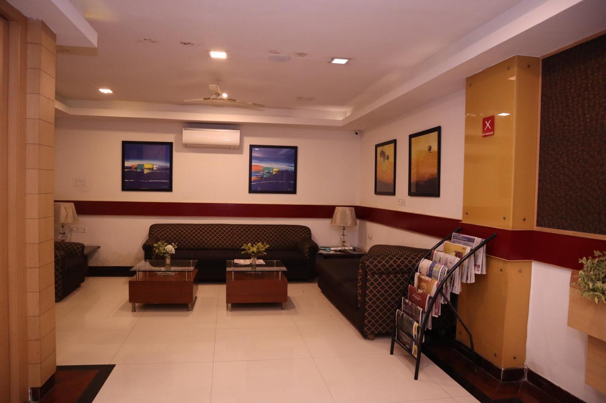 Sri Sai Ram Suites Bangalore Esterno foto