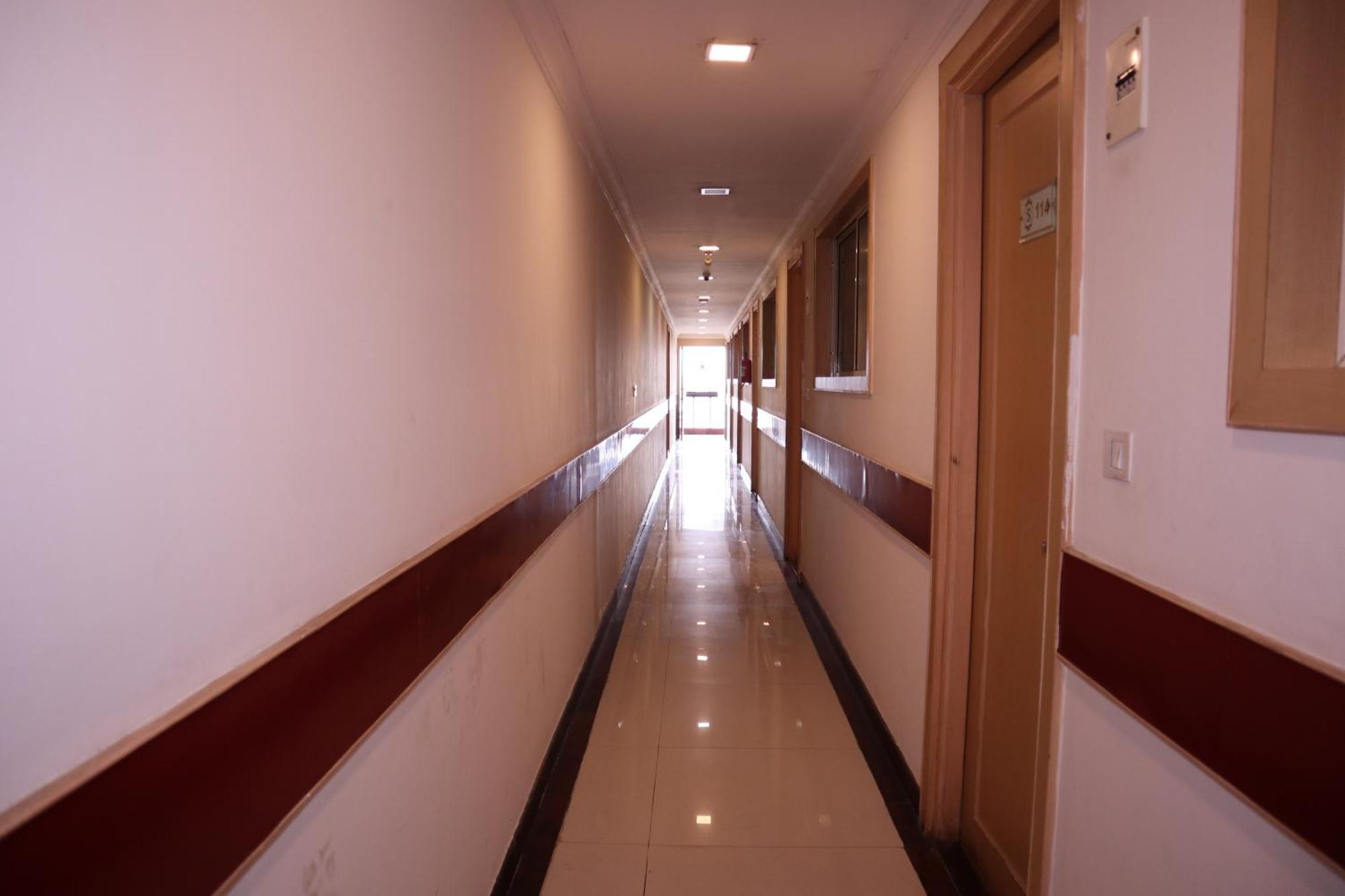 Sri Sai Ram Suites Bangalore Esterno foto