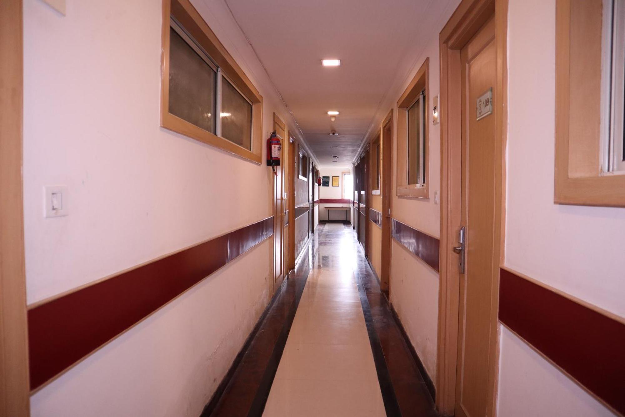 Sri Sai Ram Suites Bangalore Esterno foto