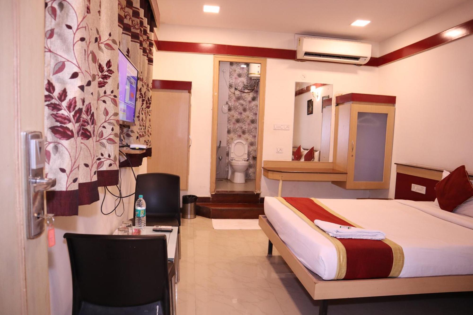 Sri Sai Ram Suites Bangalore Esterno foto