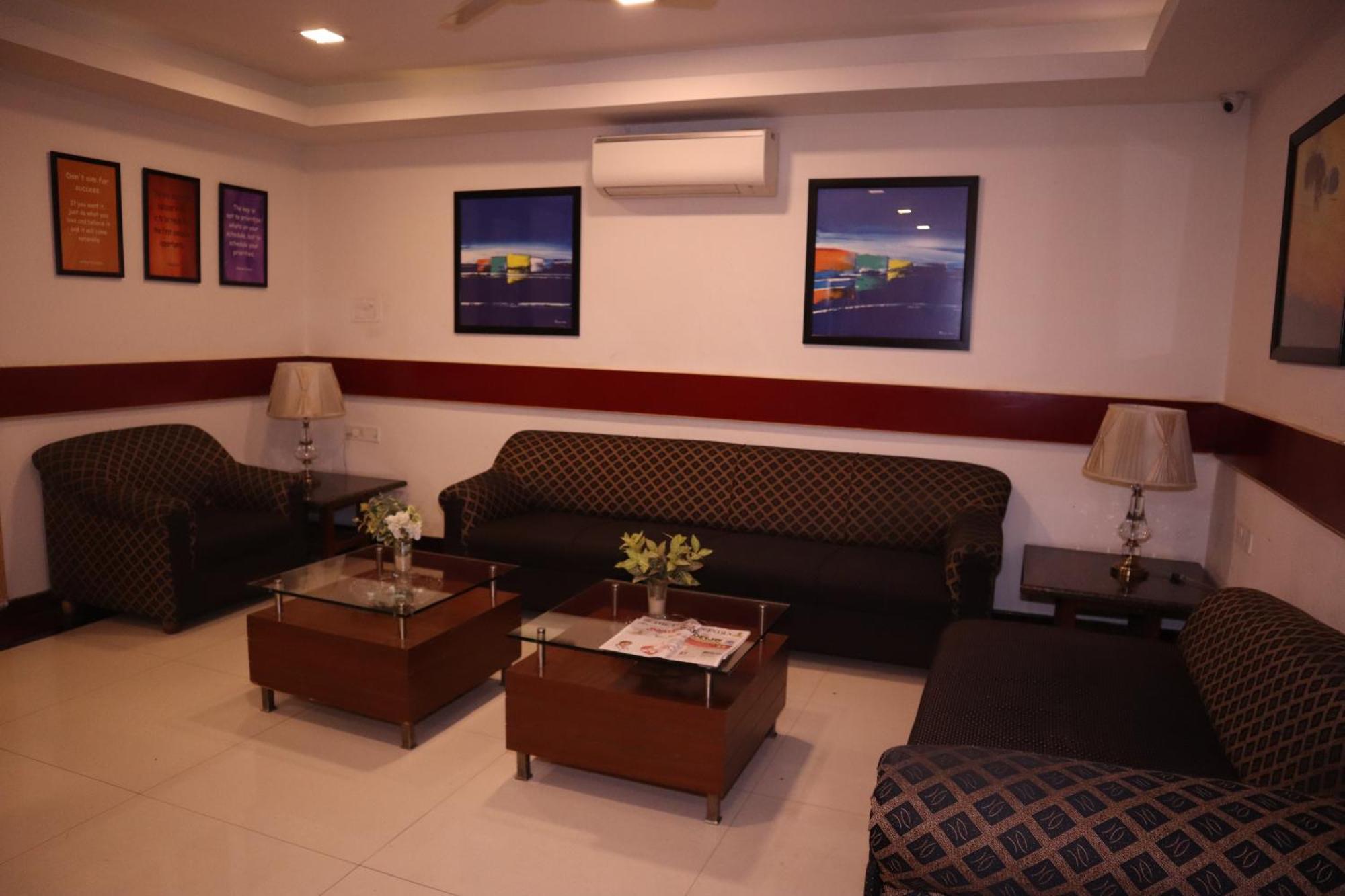 Sri Sai Ram Suites Bangalore Esterno foto