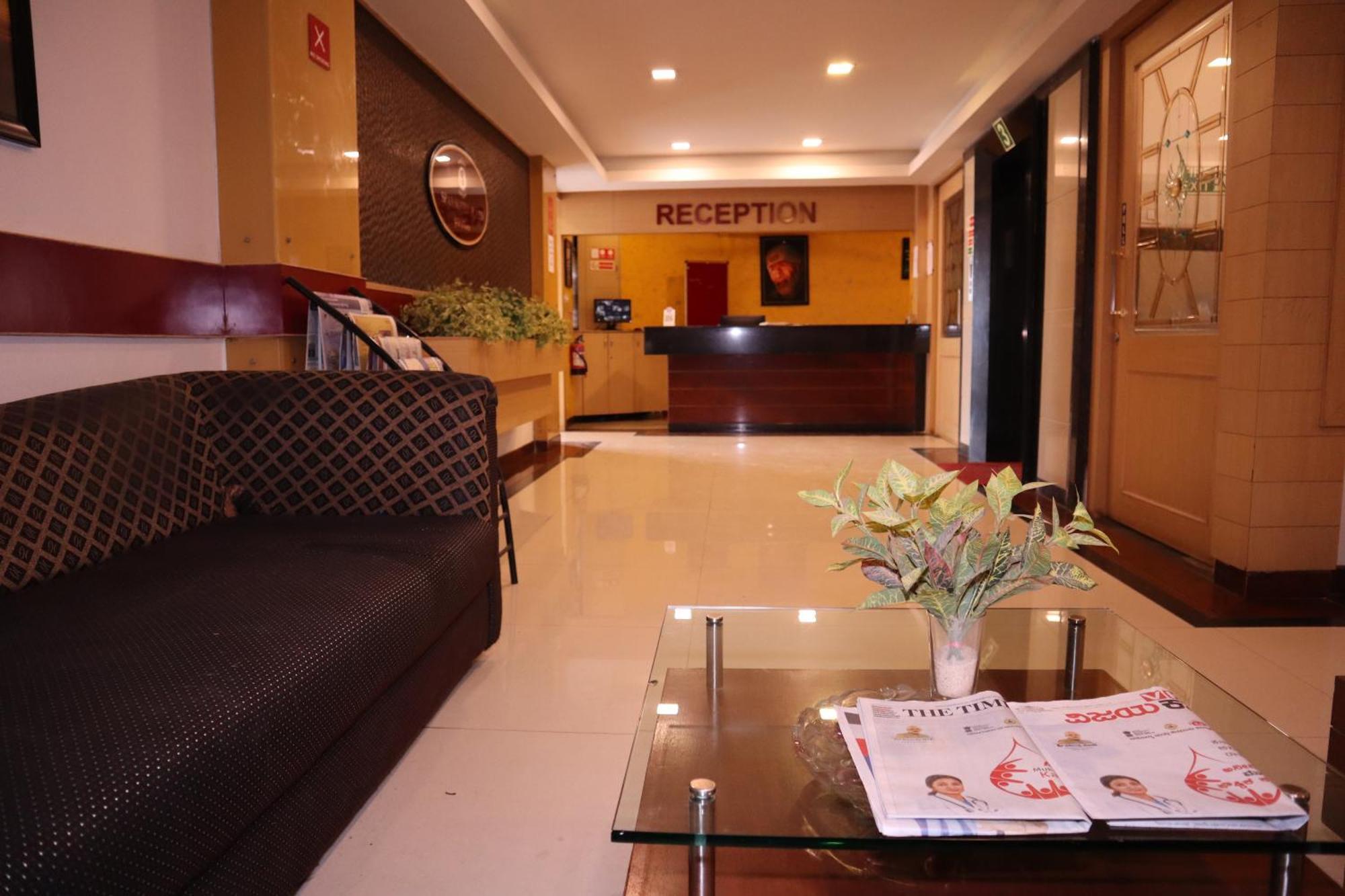 Sri Sai Ram Suites Bangalore Esterno foto