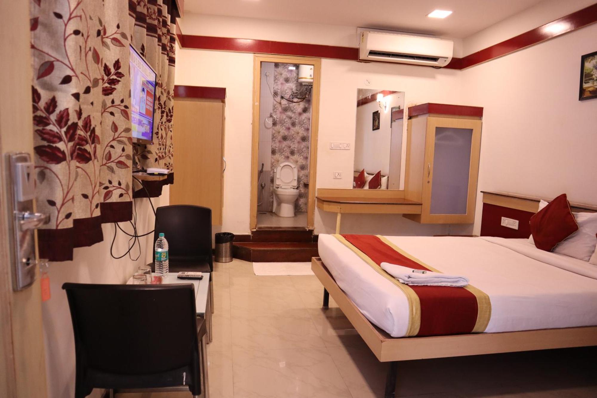 Sri Sai Ram Suites Bangalore Esterno foto