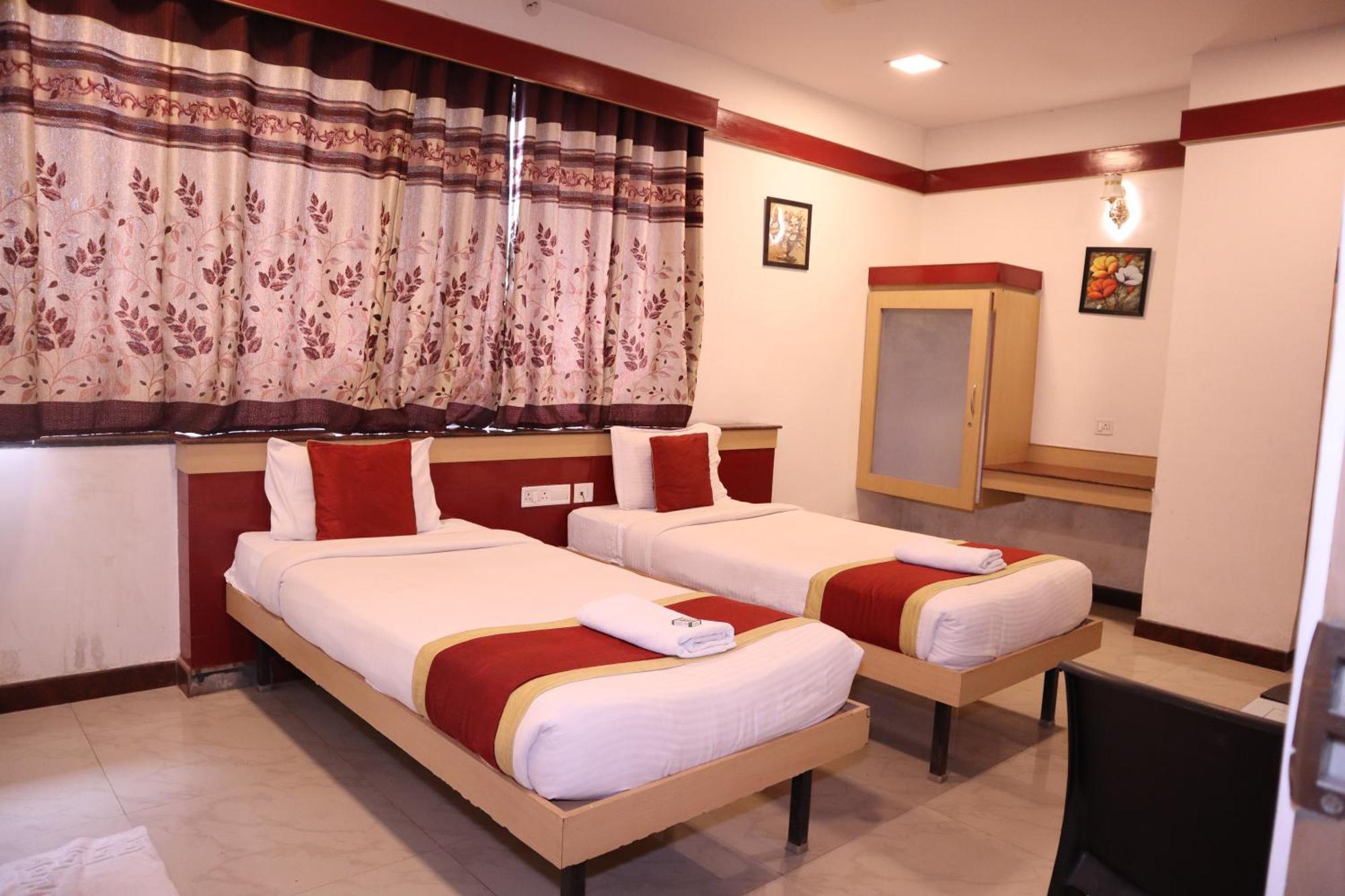 Sri Sai Ram Suites Bangalore Esterno foto