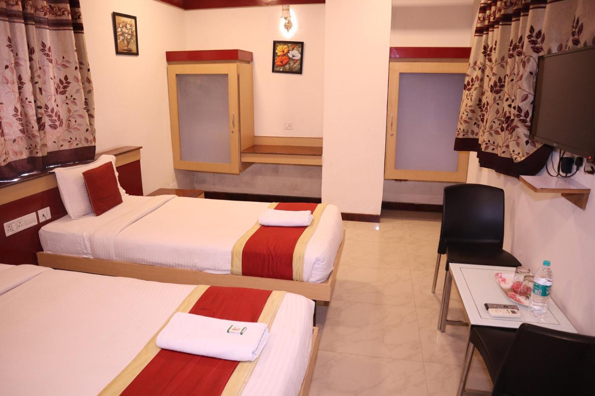 Sri Sai Ram Suites Bangalore Esterno foto