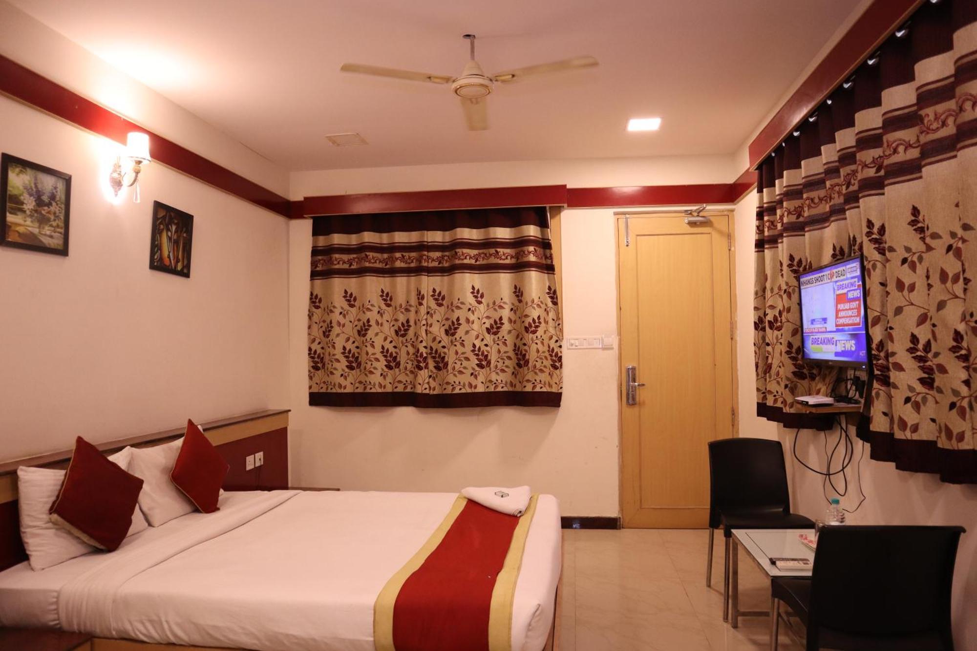 Sri Sai Ram Suites Bangalore Esterno foto