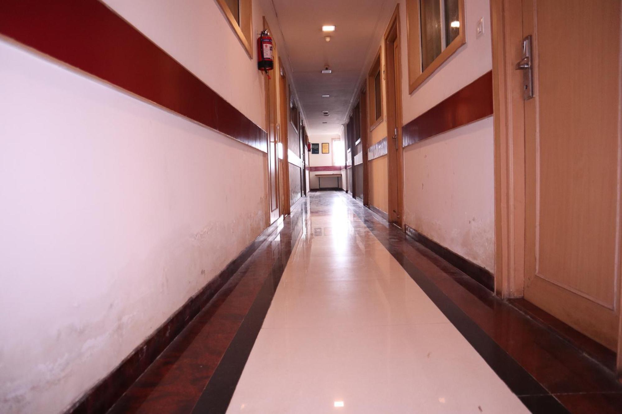 Sri Sai Ram Suites Bangalore Esterno foto